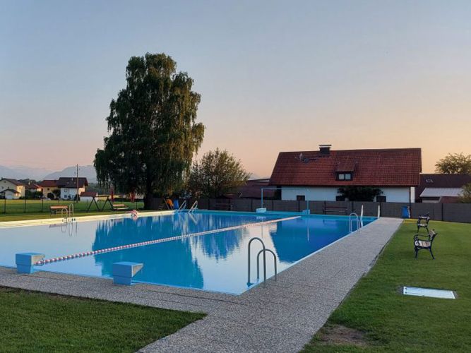 Schwimmbad Anthering