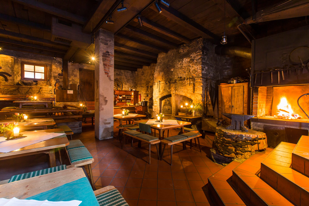 hammerschmiede-anthering-innen